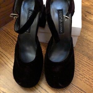Vintage black velvet shoes with chunky heel in EUC